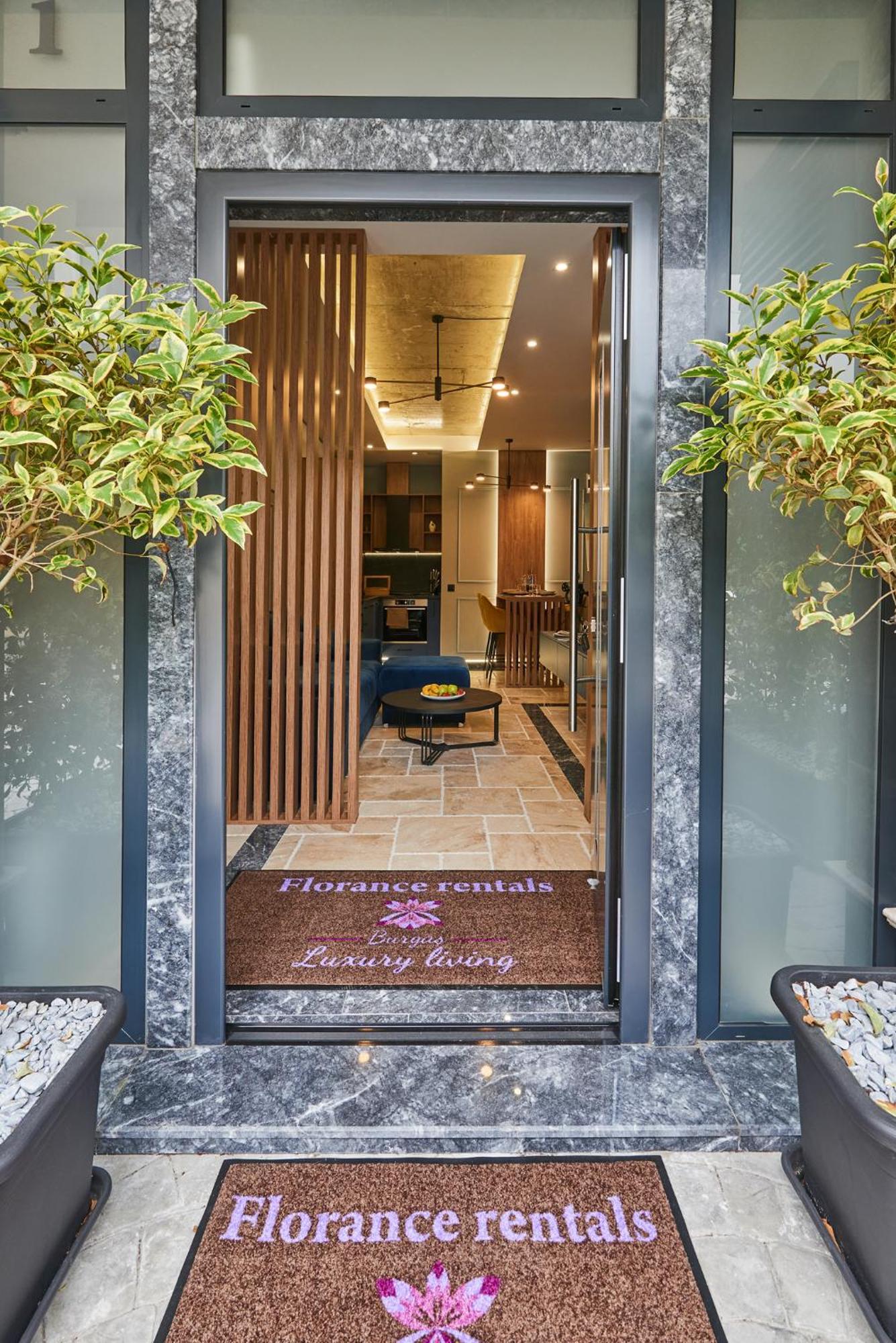 Florance Rentals Luxury Apartments In Burgas Екстер'єр фото